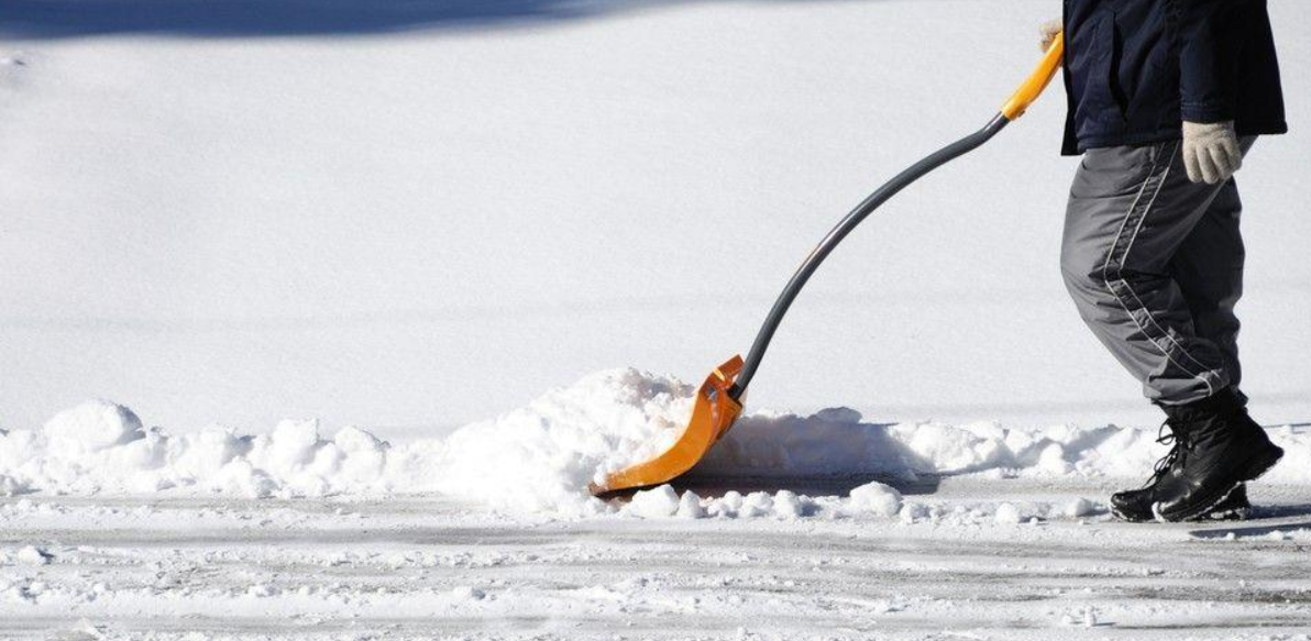 SNOW SHOVELLING TIPS TO AVOID BACK PAIN